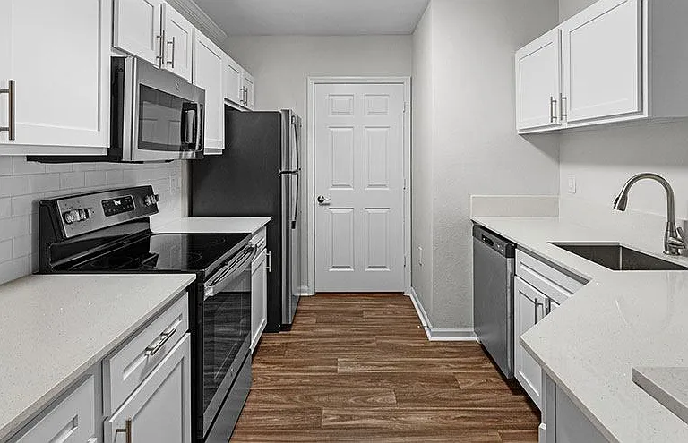 Stonecastle Apartment Homes — Photo 3