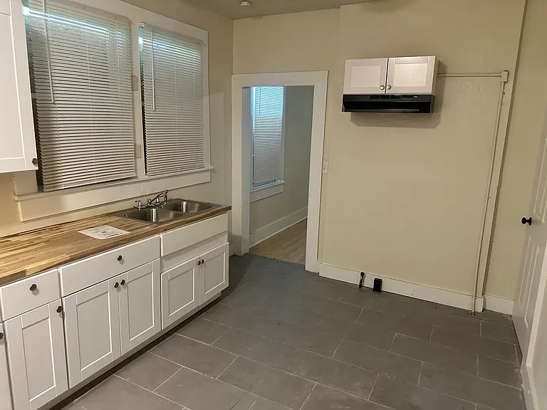 1683 Walker Ave — Photo 9