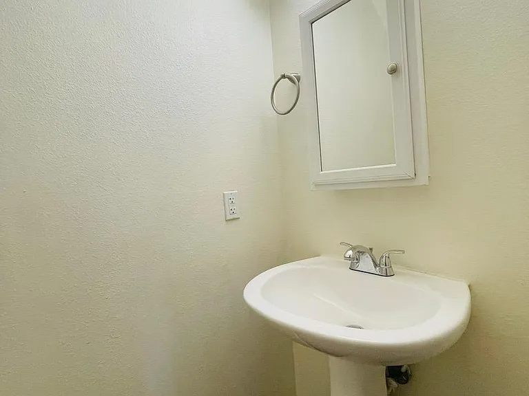 3915 Vauxhall Dr S — Photo 20