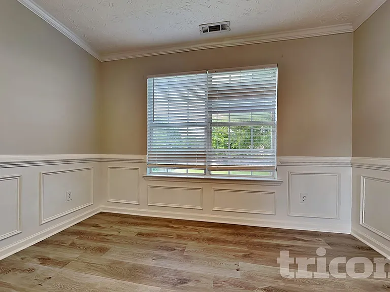 660 Tipperary Rd — Photo 3
