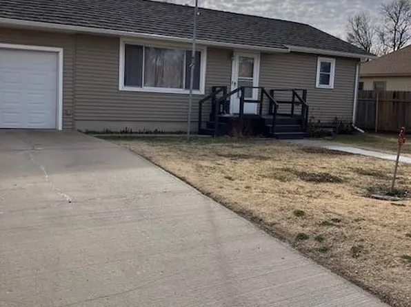 313 E Courthouse Ave, Sublette, KS 67877