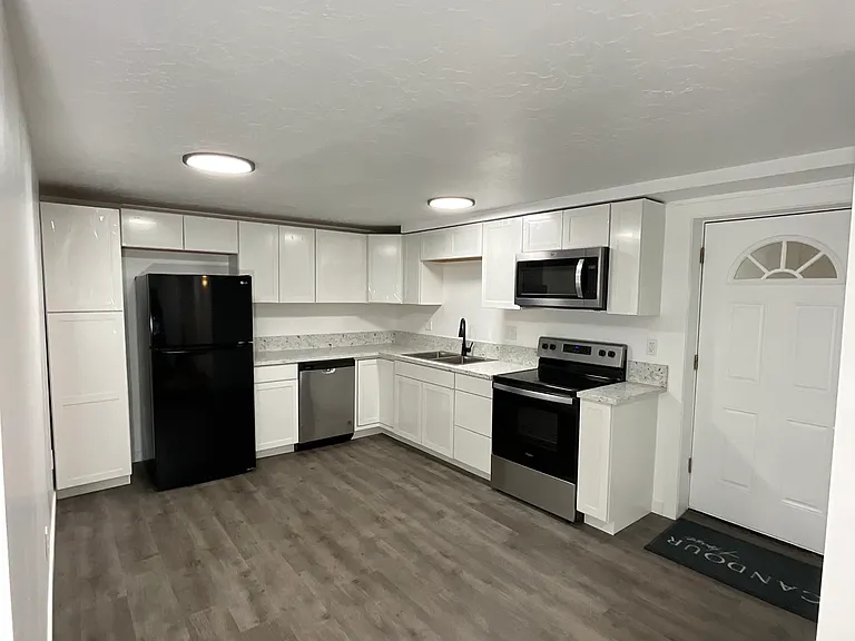 255 S 240 W — Photo 1