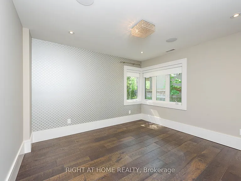 176 Maplewood Rd — Photo 6