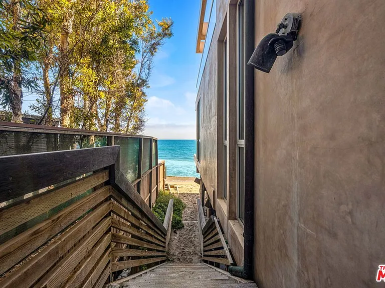 25102 Malibu Rd — Photo 35
