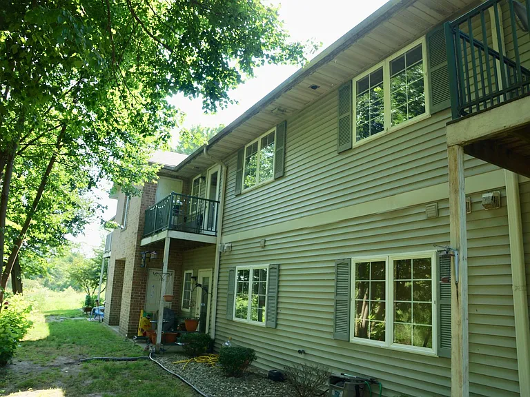Windsor Pond Apartments — Photo 8