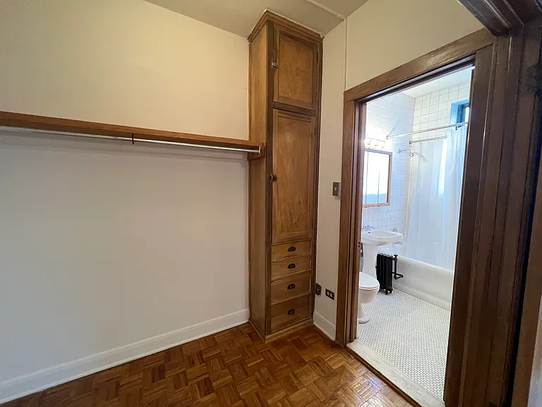 431 West Roscoe Street — Photo 9