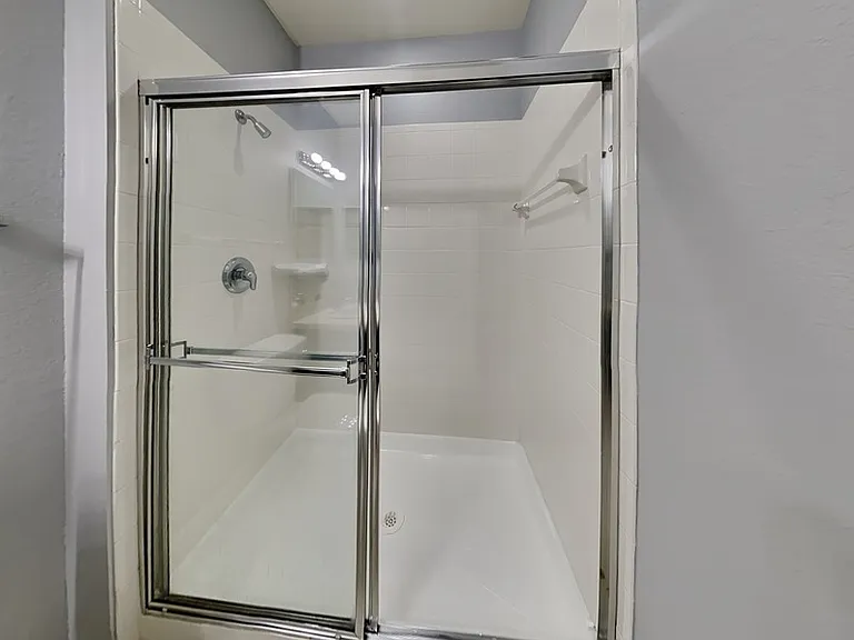2550 Grand Central Pkwy #11 — Photo 13