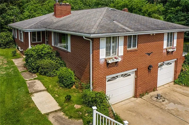 102 Woodland Way photo 1