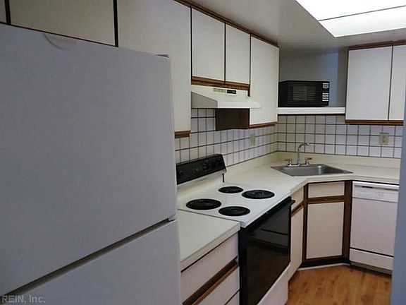 3rd image of 2200 Rock Cliff Reach APT B