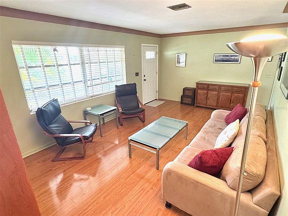 5th image of 1035 Robmar Rd