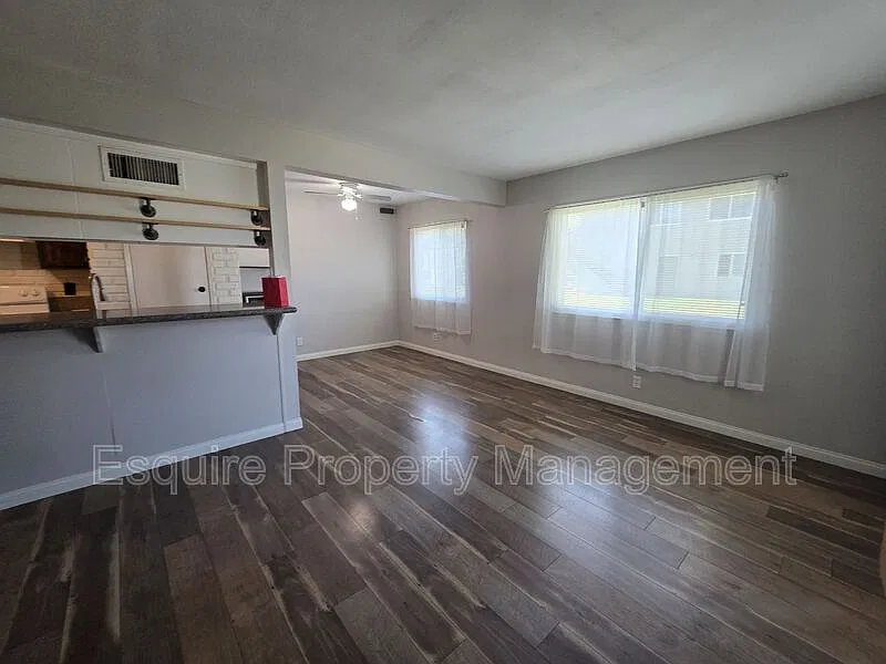 2 bed, 1.0 bath, 882 sqft, $2,300 — Photo 4
