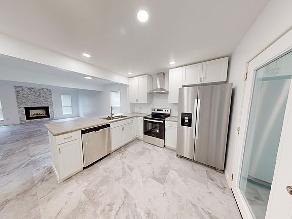 3rd image of 11384 Shovler Ct