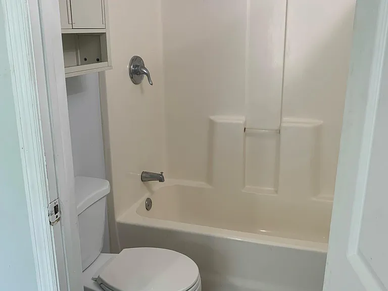 653 E 33rd St #DOWNSTAIRS — Photo 8