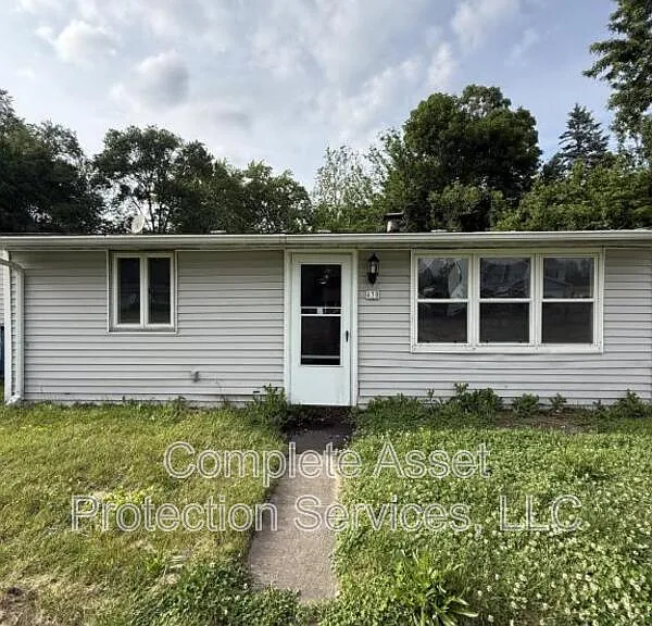 430 Woodlawn Ave — Photo 1
