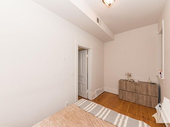 4th image of 1627 N Burling St