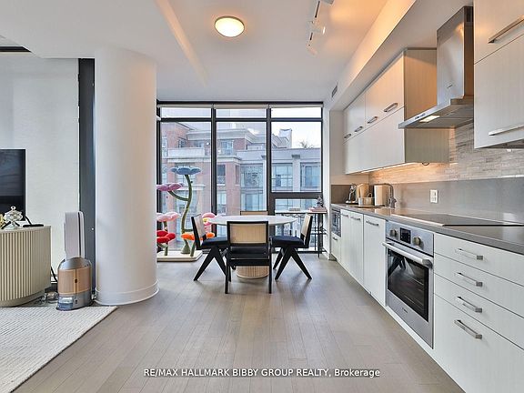 5th image of 15 Beverley St #710