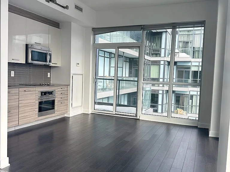 210 Simcoe St #2402 — Photo 1
