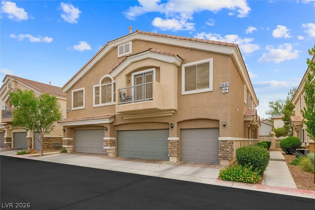 3 bed, 2.5 bath, 1423 sqft, $1,800 — Photo 2