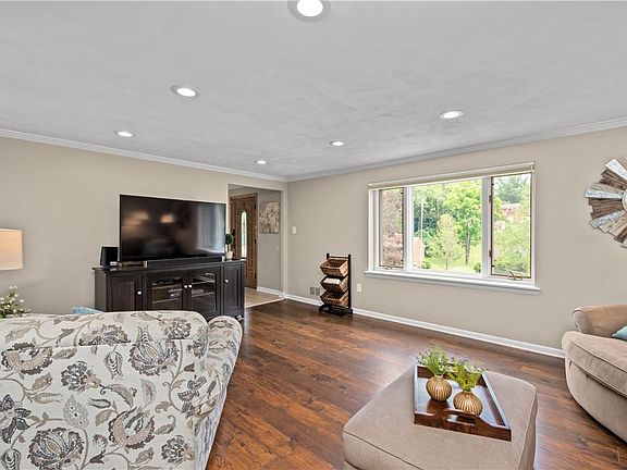5th image of 4806 Barone Dr