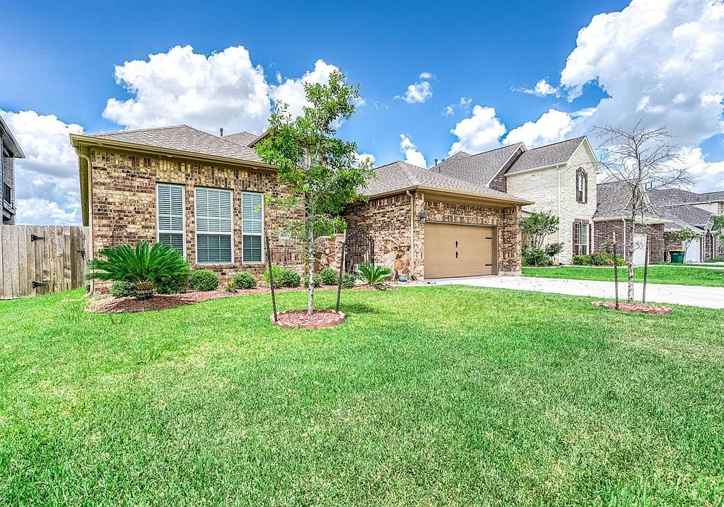 8615 E Crescent Lake Cir, Baytown, TX 77521 MLS 62835465 Zillow