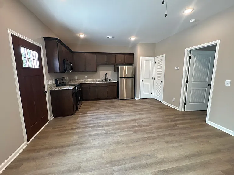 513 West End Circle — Photo 5