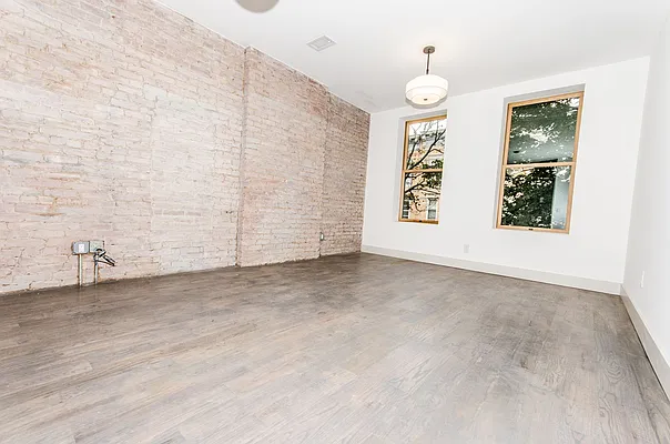 Rented by EXR | media 5