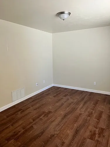 2814 N Center St Photo 1