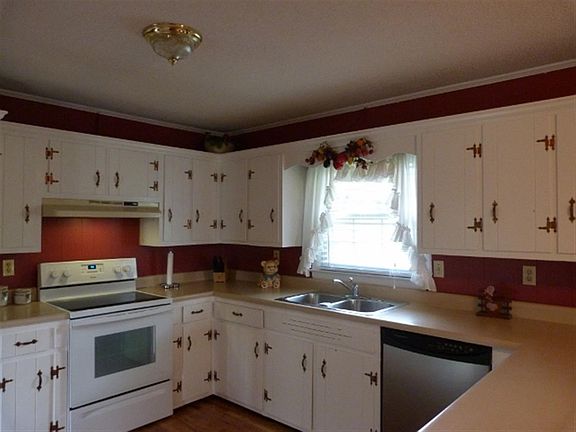 2nd image of 614 Hillview Dr
