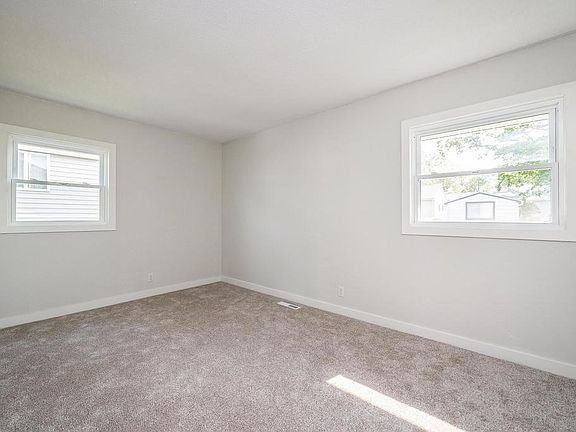 5th image of 6804 Inwood Ln NE