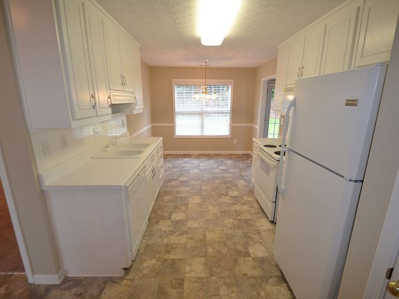 3rd image of 2324 Pettit Dr