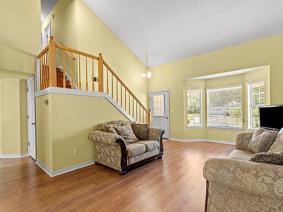 3rd image of 1529 Valparaiso Blvd