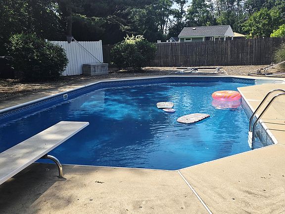 5th image of 810 Blenheim Drive