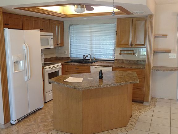4th image of 218 SW 37th St