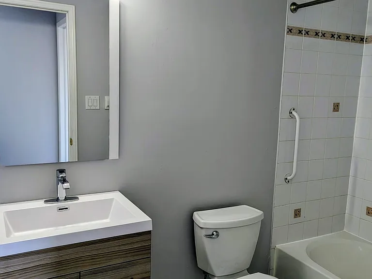 152 Madelaine Dr #UPPER — Photo 11