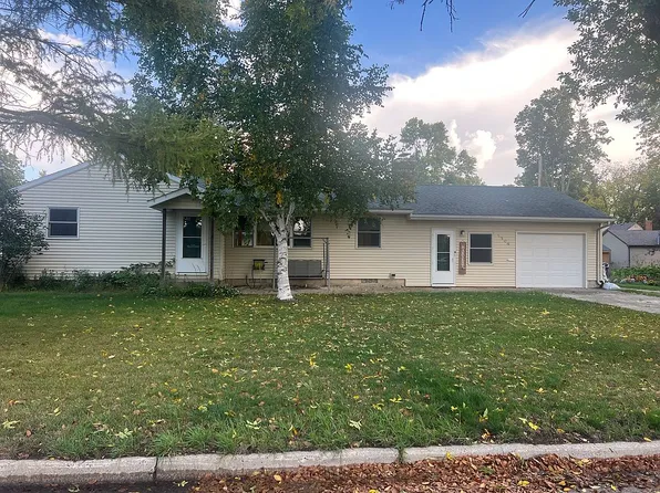 1104 Chestnut Ave W, Olivia, MN 56277