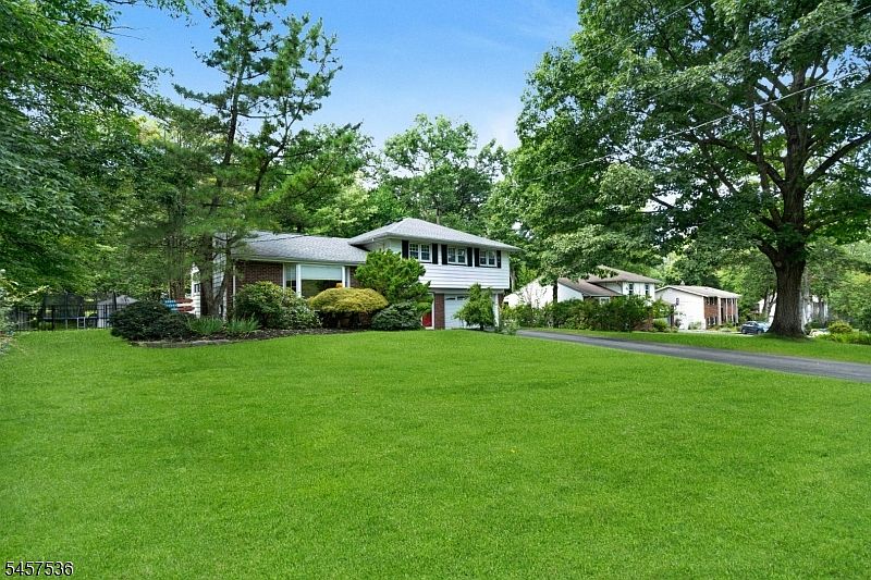 1st image of 33 Douglas Dr