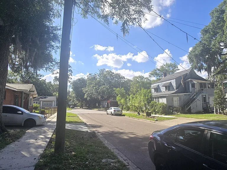 615 Fern St — Photo 3