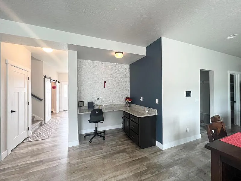 4 bed, 2.5 bath, 2342 sqft, $3,200 — Photo 2