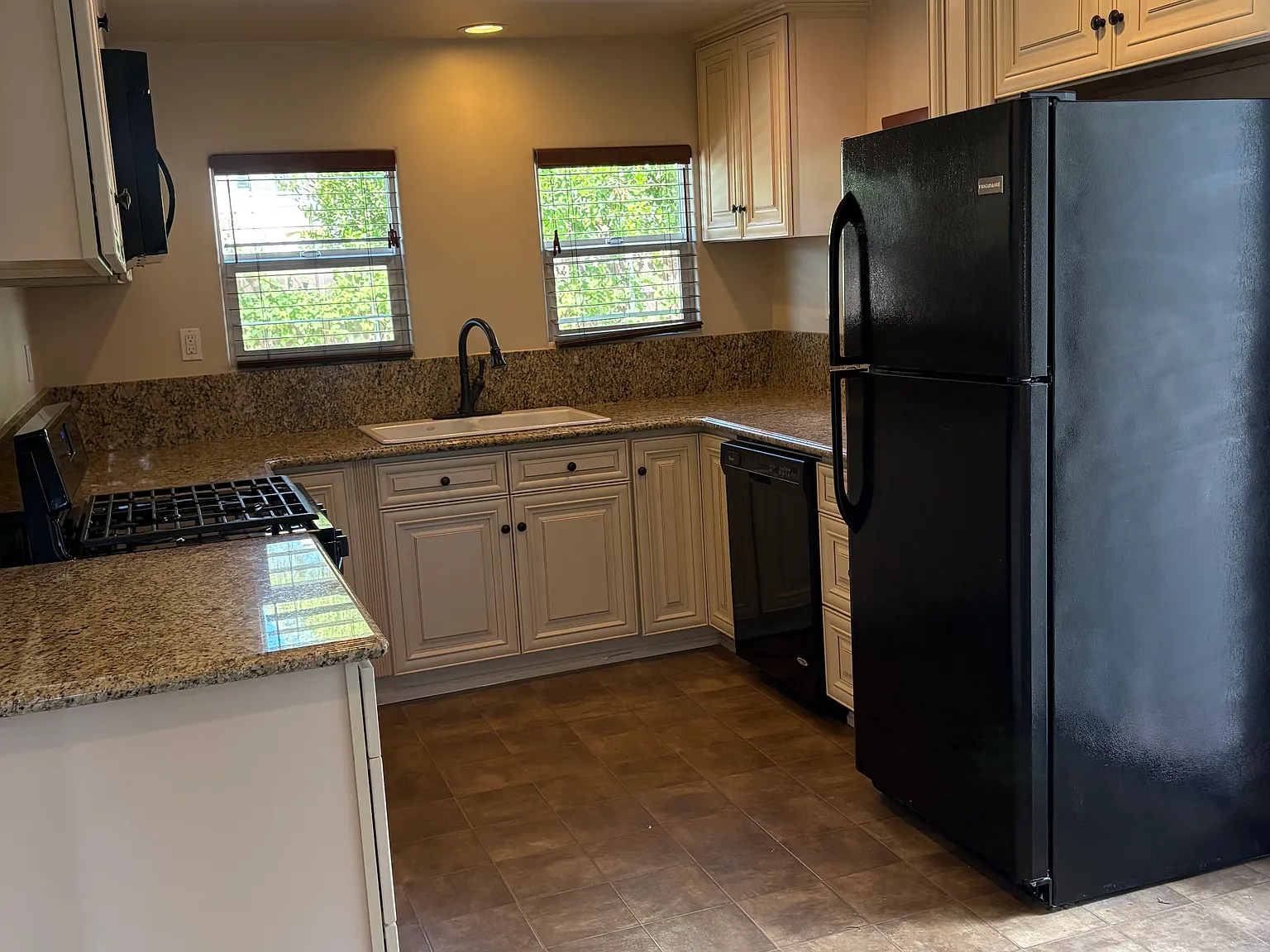 2 bed, 1.5 bath, 900 sqft, $3,495 — Photo 3
