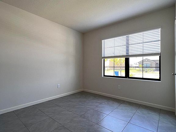 5th image of 975 Remington Green Dr SE