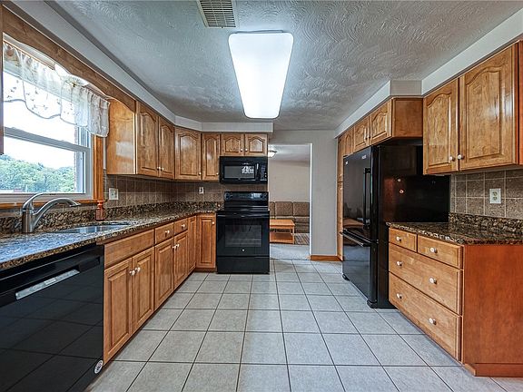 3rd image of 104 Jeanine Ct