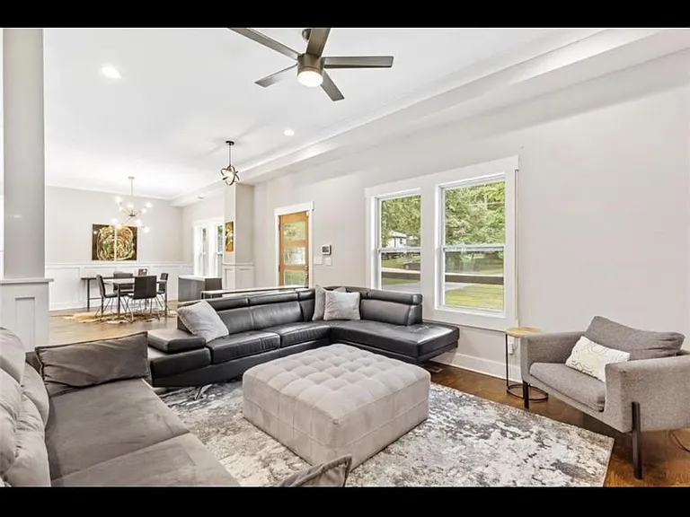 2039 Glendale Dr — Photo 17