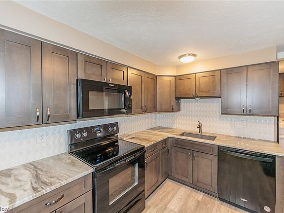 5th image of 9096 Cranbrook Dr