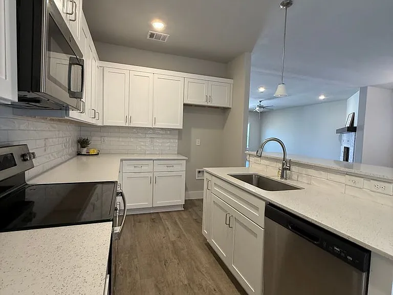 640 The Cottages Dr — Photo 9