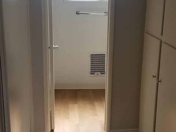 5th image of 304 N Rossmore Ave APT 20