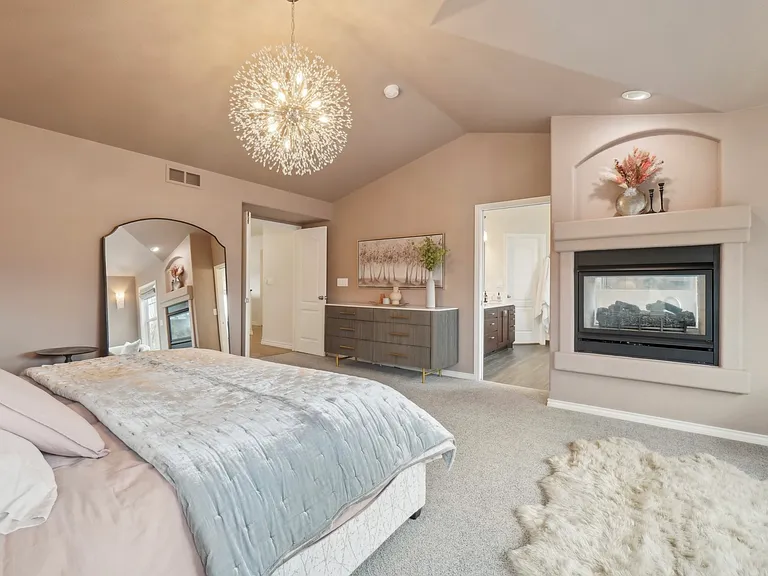 3940 Montclair Ln — Photo 9