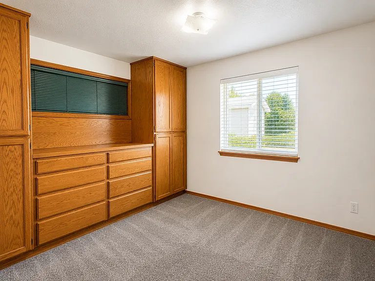 1110 E Singing Hills Dr — Photo 11