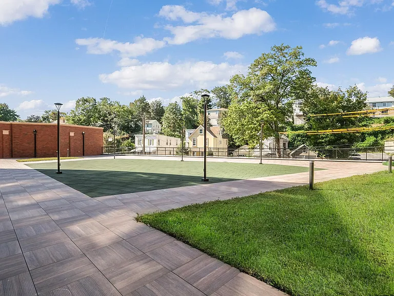 697 Bronx River Rd — Photo 21