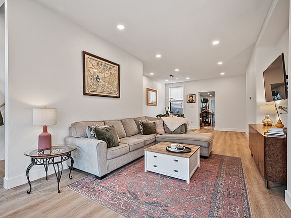 3rd image of 4812 Dearborn St