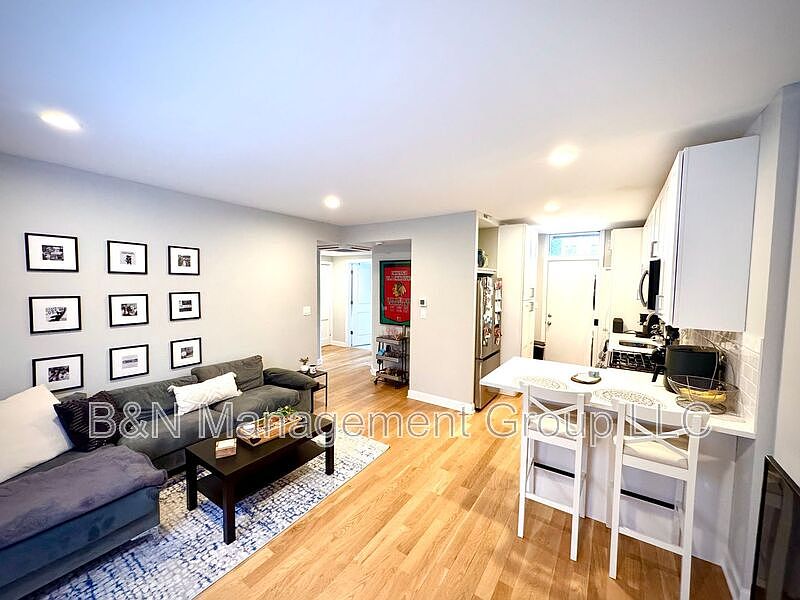 1st image of 912 W Oakdale Ave APT 2S